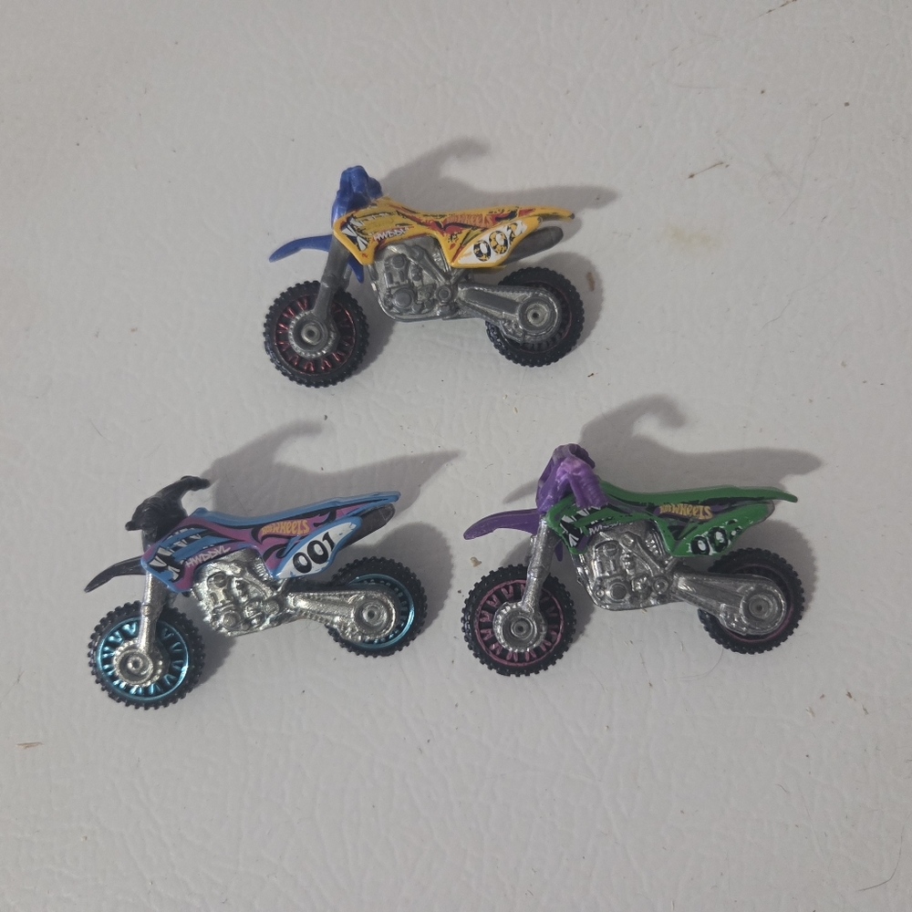 Hot Wheels HW450F die-cast toy dirt bikes. Set Of 3
